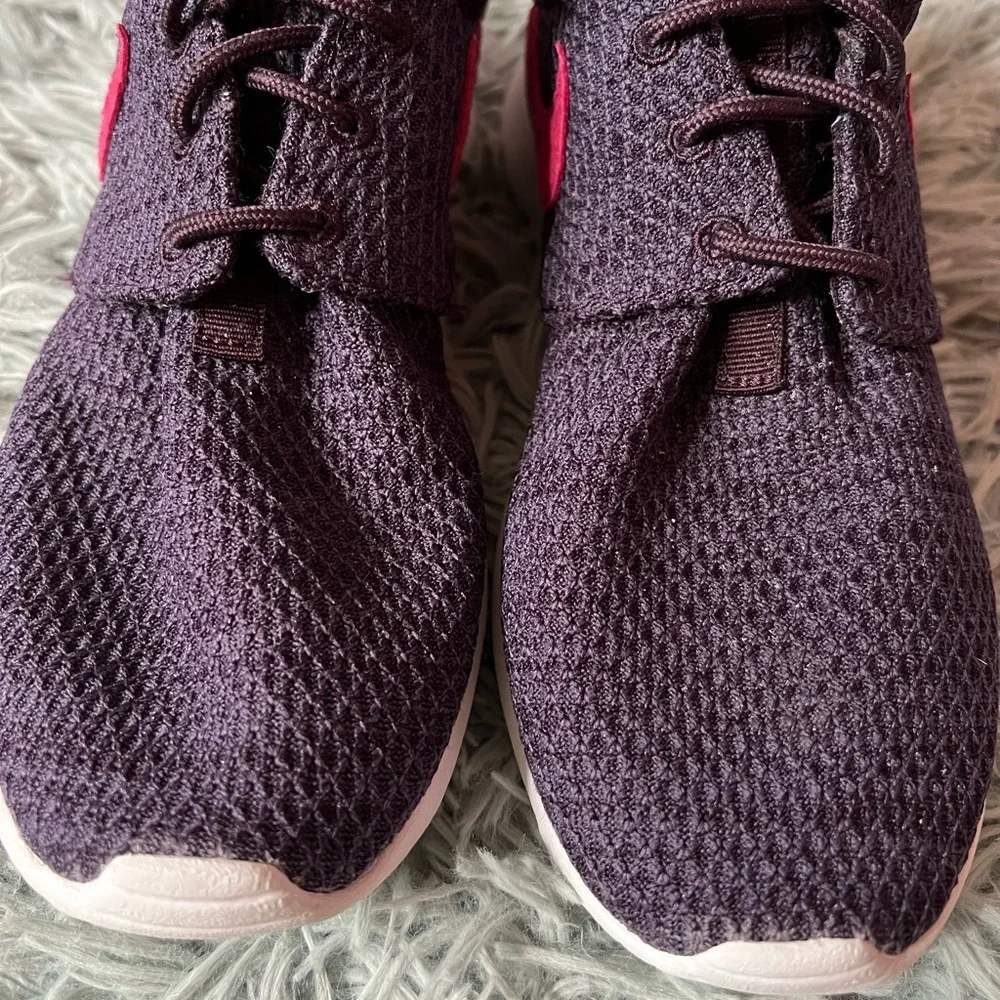 Nike Roshe One Shoes